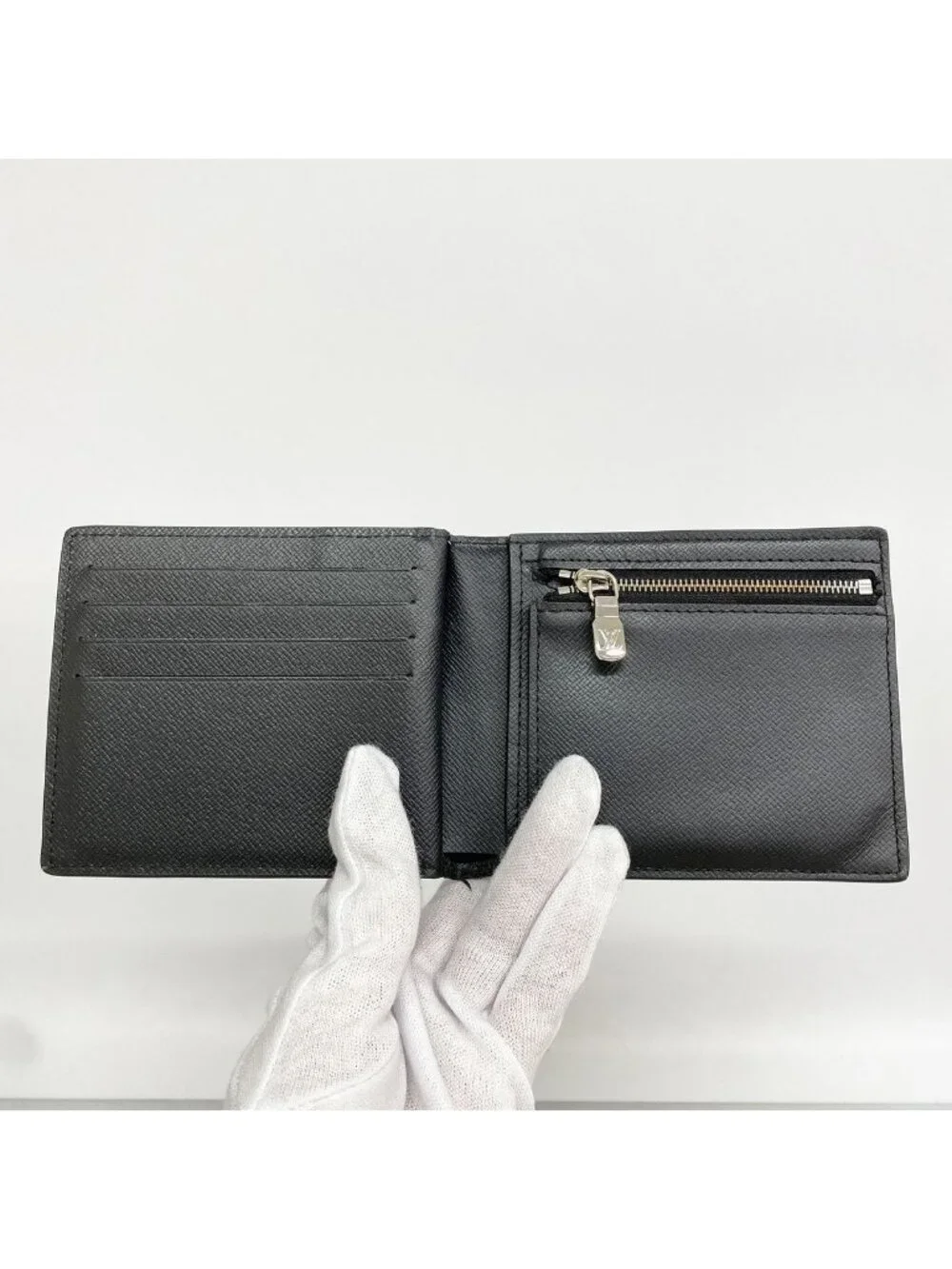 Louis Vuitton Wallet Taiga Portefeuille Amerigo Ardoise